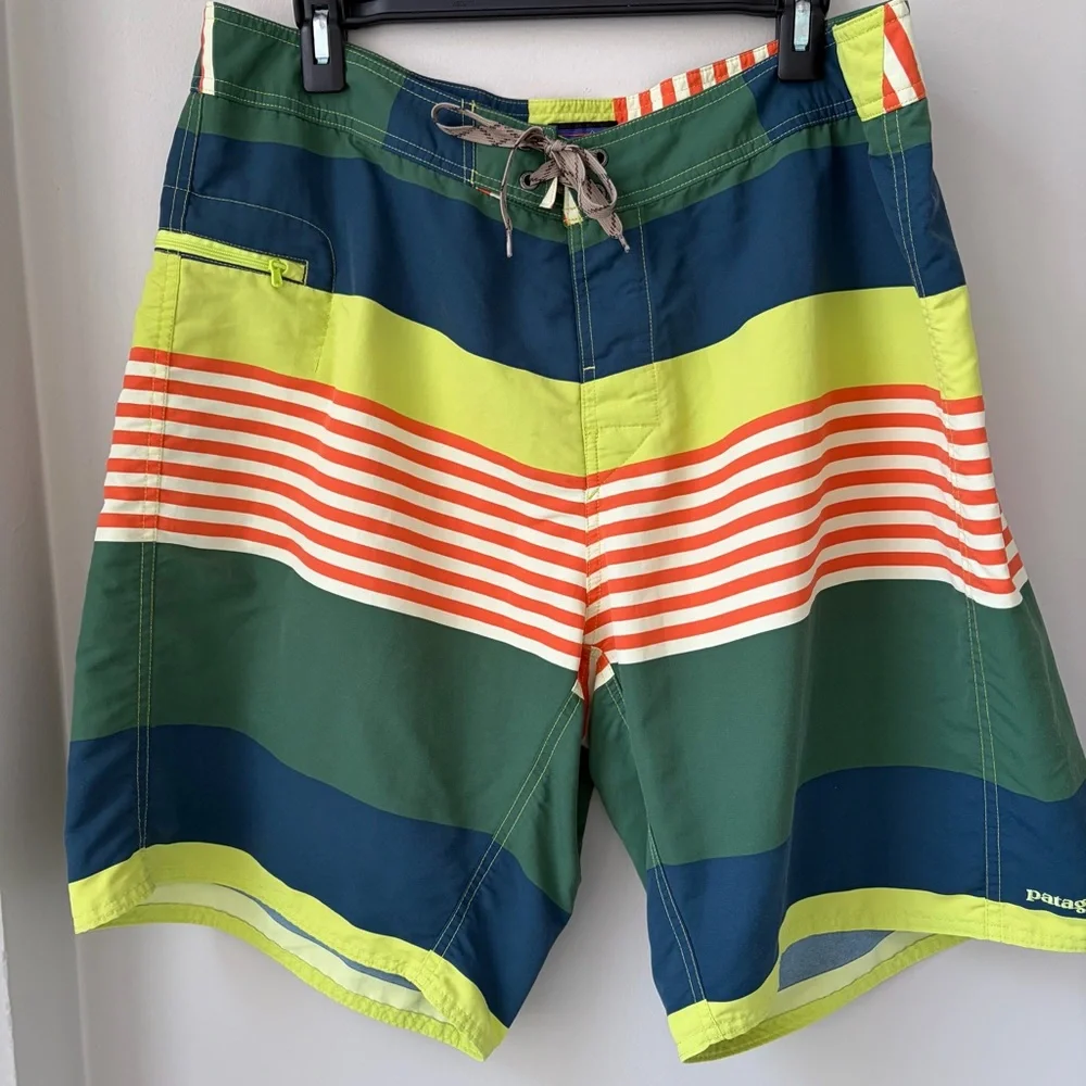 Patagonia Men's Sz 38 Multicolor Board Shorts Swimsuit Drawstring Zipper Pocket